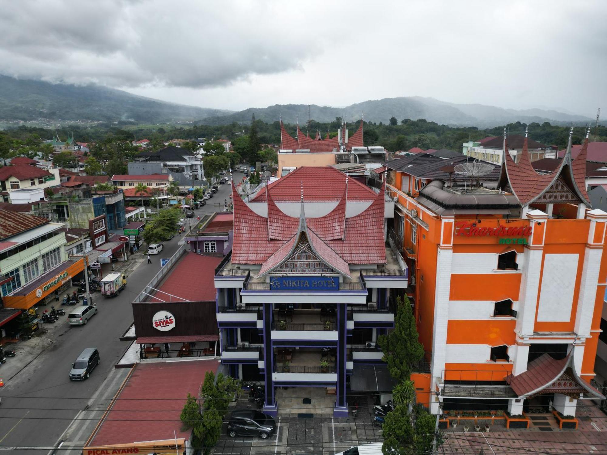 Nikita Hotel Bukittinggi Exterior foto